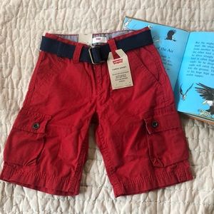 Levi’s red cargo shorts with navy belt 5T NWT